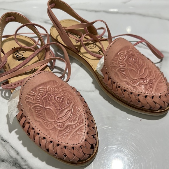Blush pink lace up huaraches - Picture 2 of 3